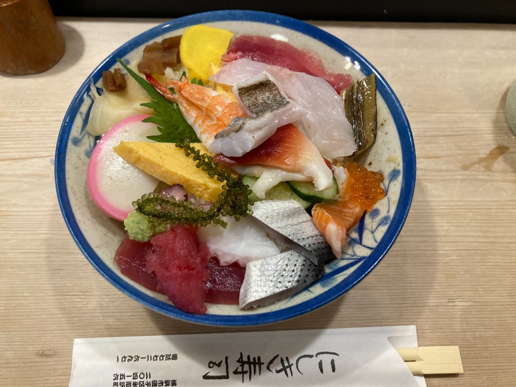 横浜市磯子区で、30年前の値段でランチ海鮮丼を食べさせてくれるお店を見つけた　にしき寿司
